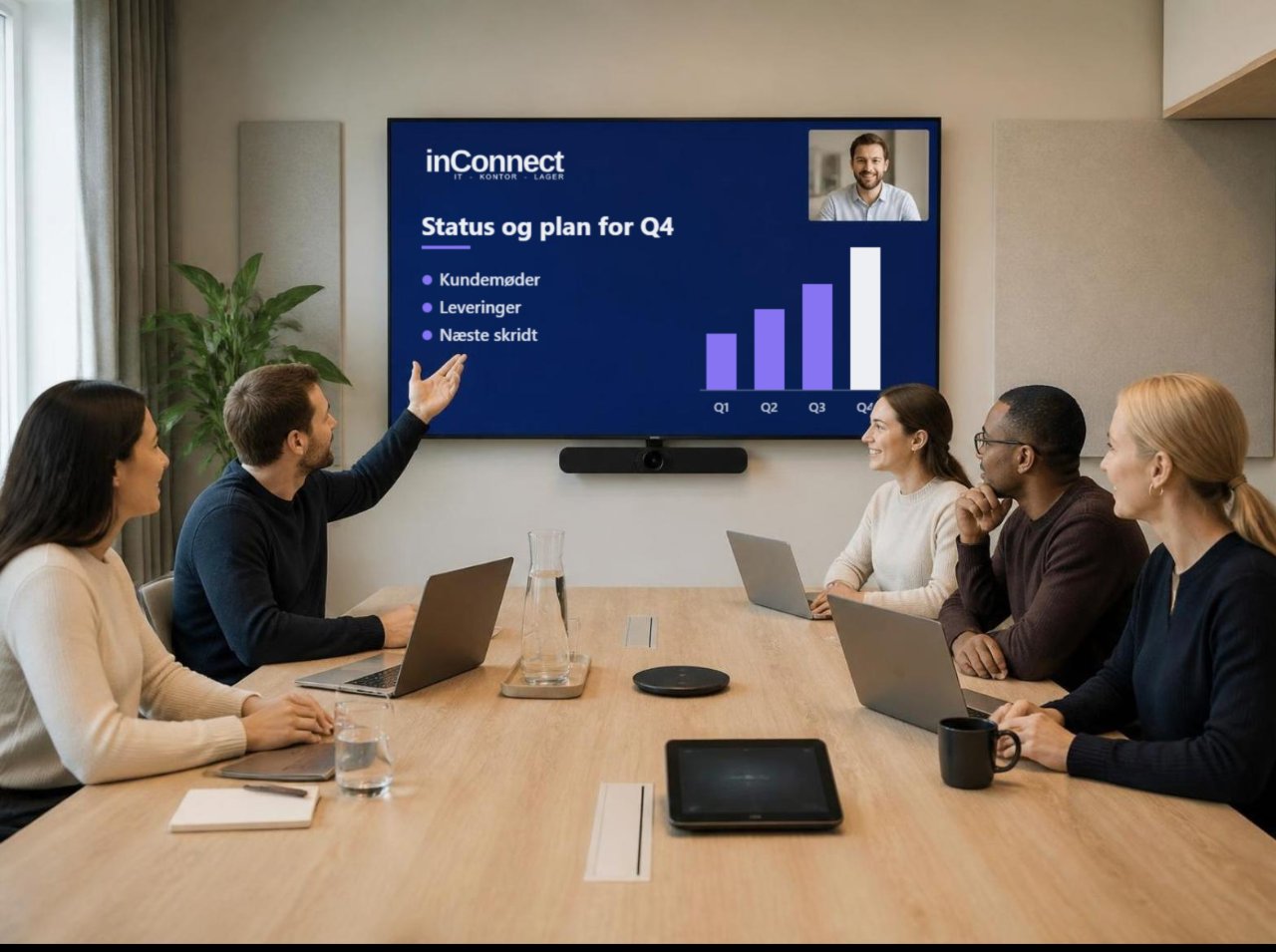 AI-genereret billede: hybridmøde i et moderne mødelokale med storskærm, videobar og touchpanel